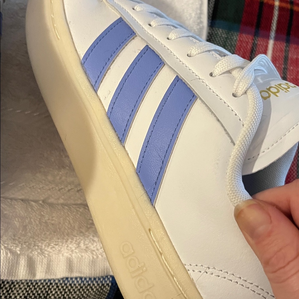 Adidas White Sneakers with Blue Accents and Gold Details - Picture 6 of 9